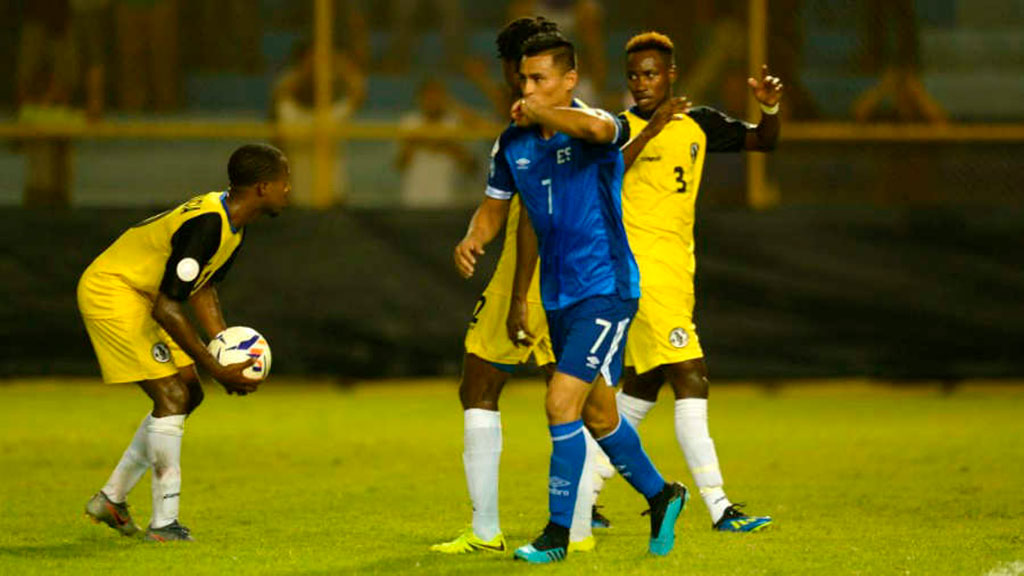 Darwin Cerén celebra gol contra Santa Lucía