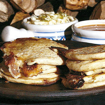 Pupusas de frijol con queso